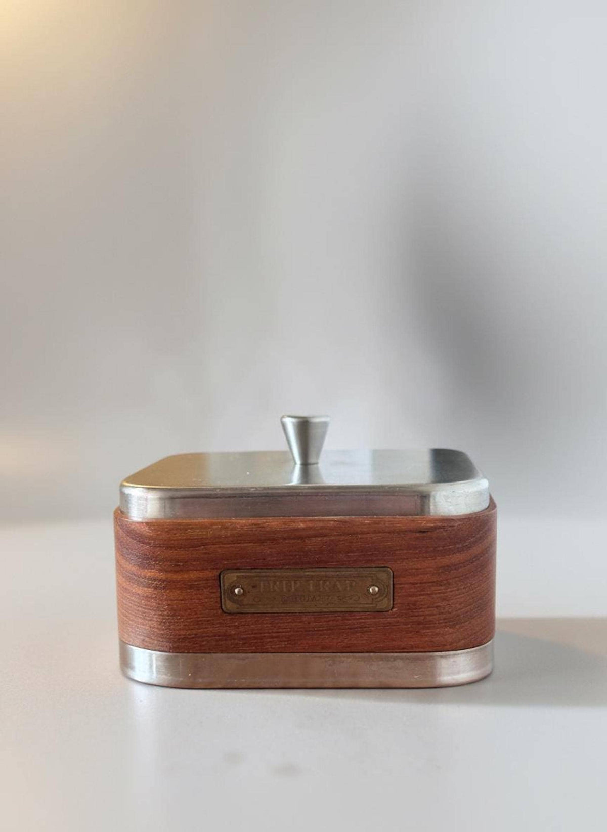 Trip Trap vintage smørskål i brun teak og børstet rustfrit stål, 16 × 12 × 6 cm