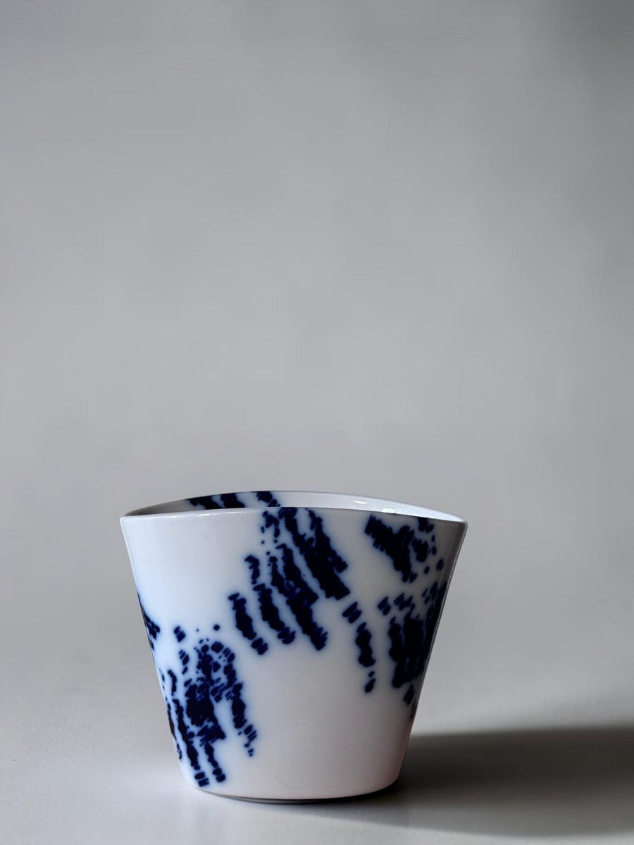 Royal Copenhagen model 367 porcelænsvase af Ivan Weiss med koboltblå dekoration