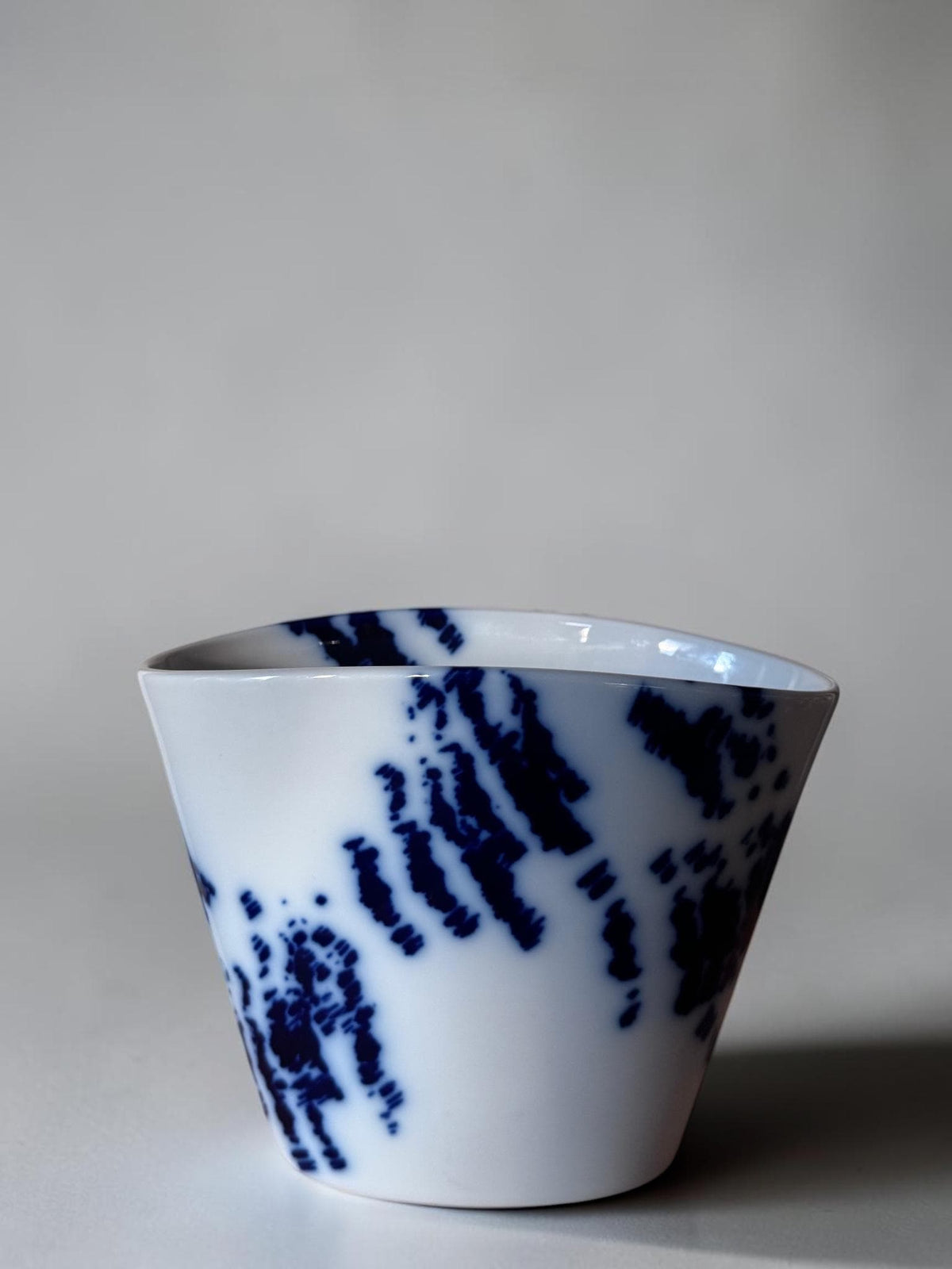 Royal Copenhagen model 367 porcelænsvase af Ivan Weiss med koboltblå dekoration